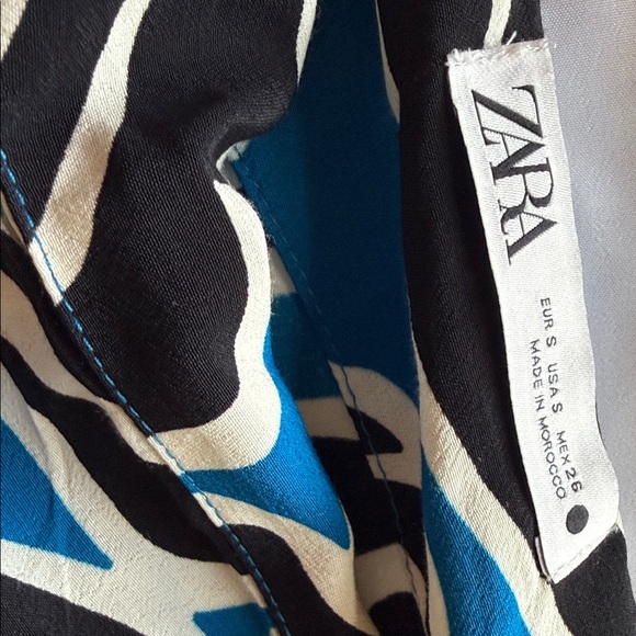 Zara Abstract Blue and Black Wrap Skirt - Picture 3 of 5